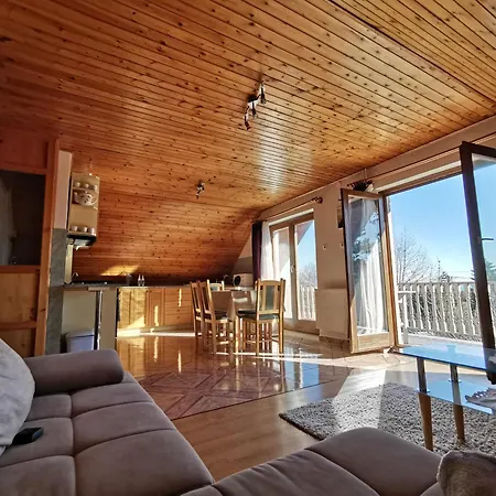 Julia Balatonalmádi